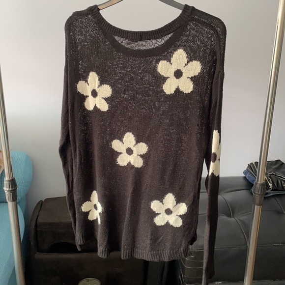 Knit Daisy Pattern Garage Long Sleeve Top - Picture 2 of 11